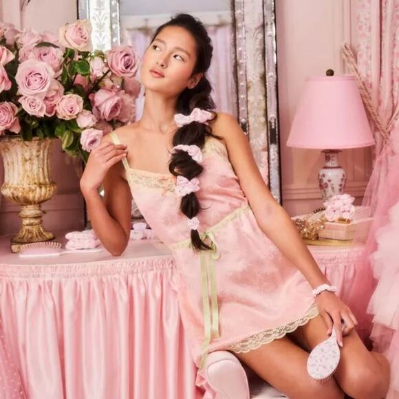 Goody x LoveShackFancy Large Satin Scrunchies - Rosa Beaux & English Ivy 3 ct - Picture 5 of 5